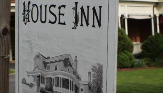 The Carriage House Inn Bed and Breakfast in Lynchburg, VA Welcomes You!