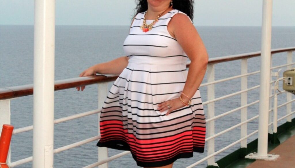 Cruise fashion should include simple and comfortable dresses that pack well and also make you feel beautiful