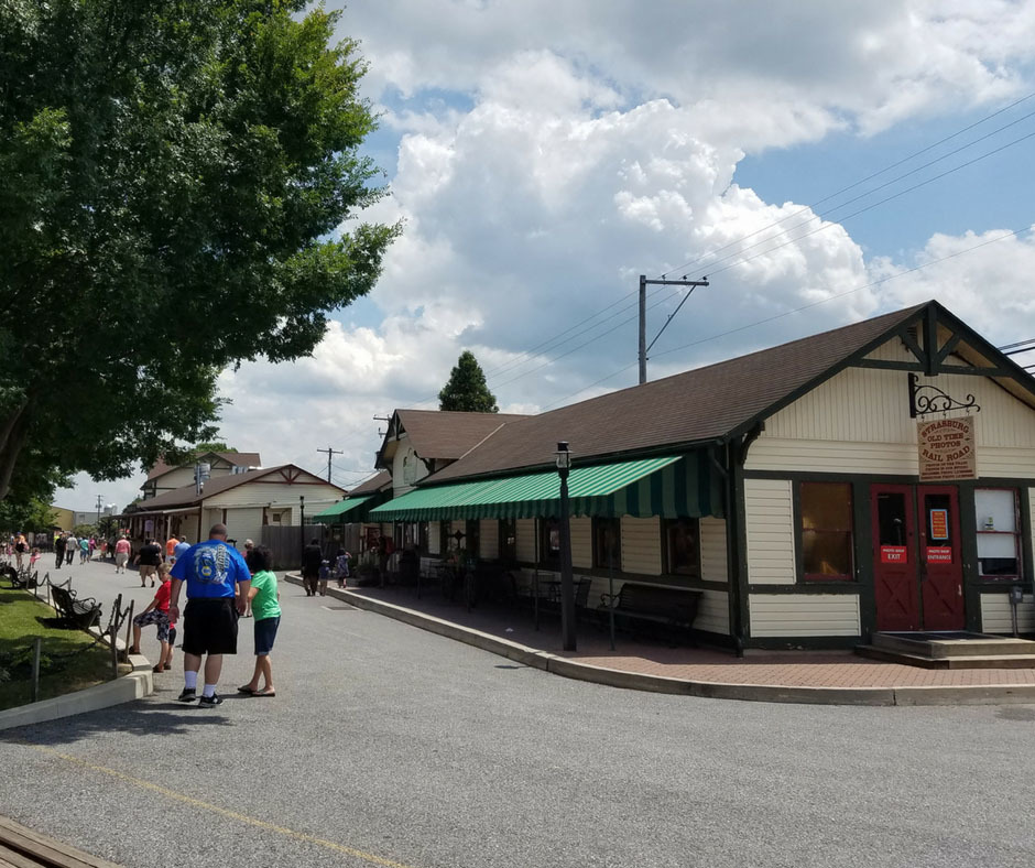 Don't miss our Family Friendly Vacation Tips for Lancaster, Pennsylvania! These tips are just what you need to make your trip amazing!